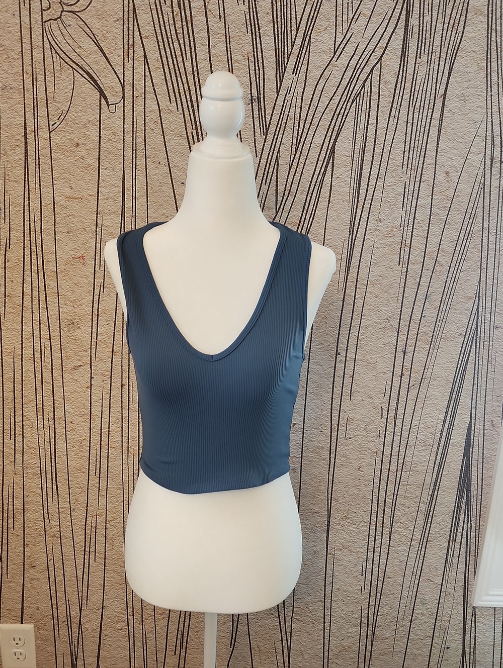 Abercrombie & Fitch Ribbed V-Neck Cropped Tank - Slate Blue